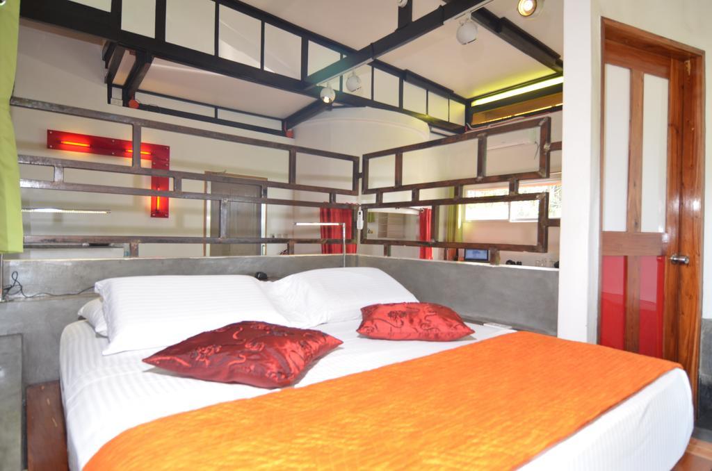 Somewhere Else Boutique Resort Mambajao Bilik gambar
